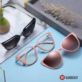 Glasseslit – Fashionable Eyewear